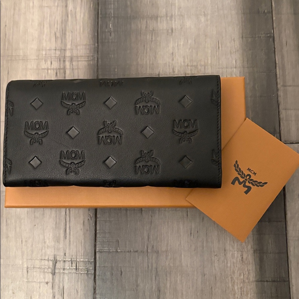 MCM - Never Carried Large Black Wallet - Picture 5 of 9